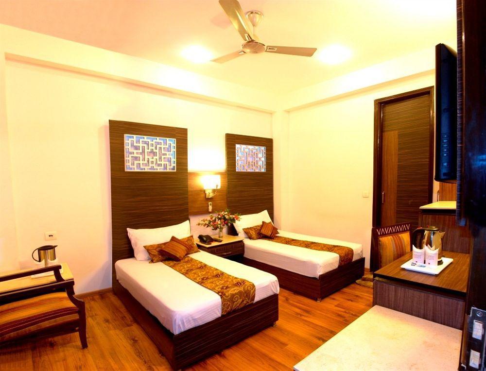 Hotel Sunstar Heights Delhi  Exterior photo