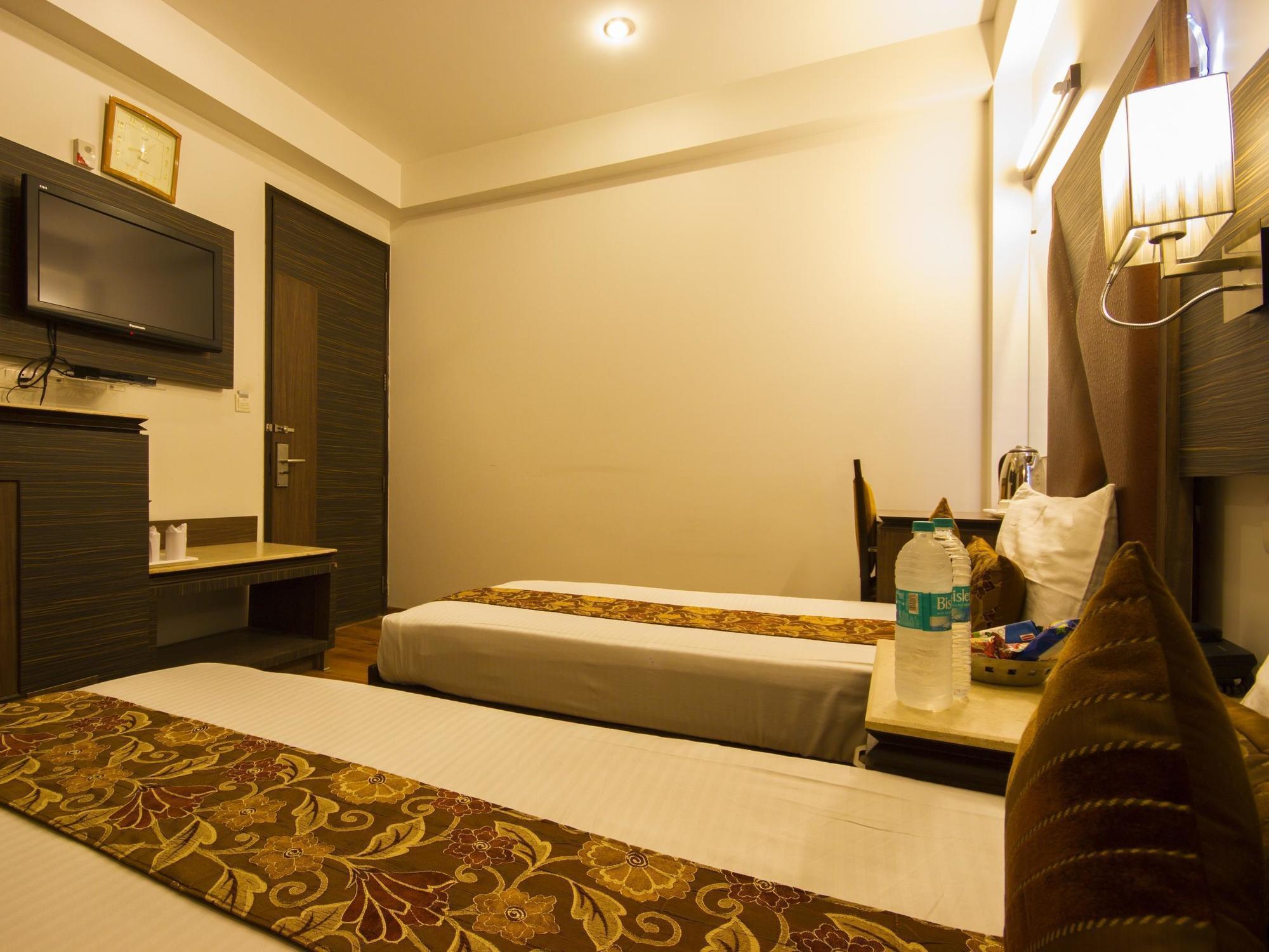 Hotel Sunstar Heights Delhi  Exterior photo