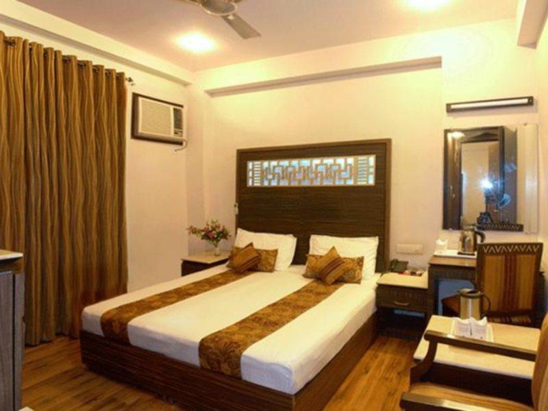 Hotel Sunstar Heights Delhi  Exterior photo