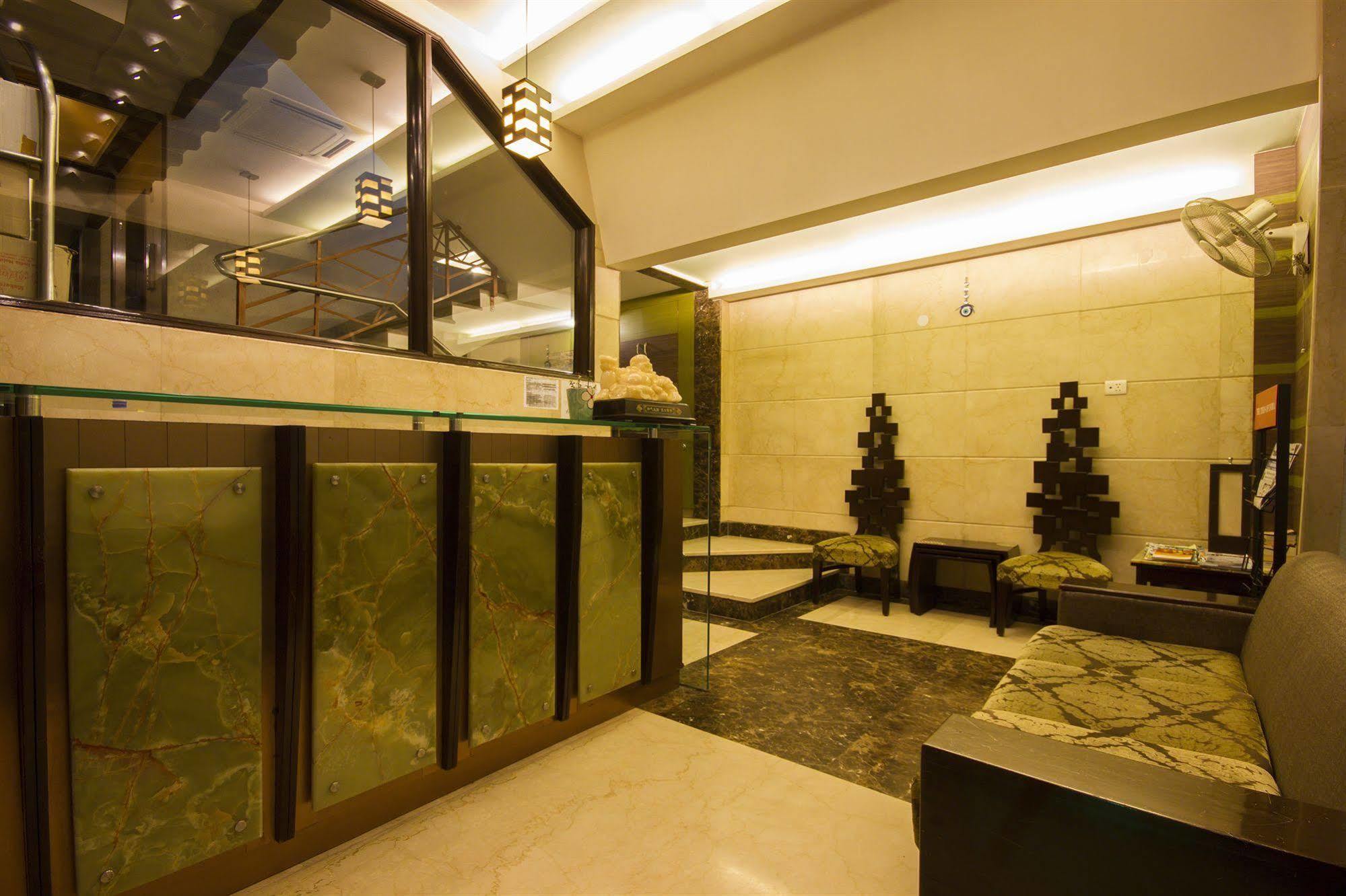Hotel Sunstar Heights Delhi  Exterior photo