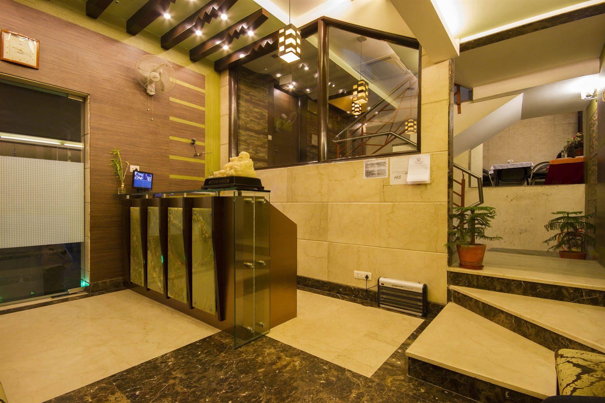 Hotel Sunstar Heights Delhi  Exterior photo