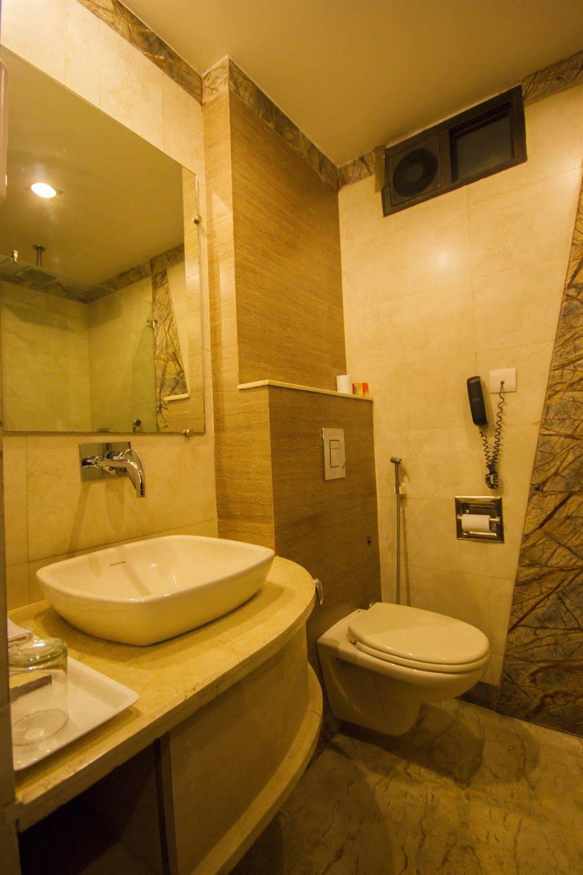 Hotel Sunstar Heights Delhi  Exterior photo