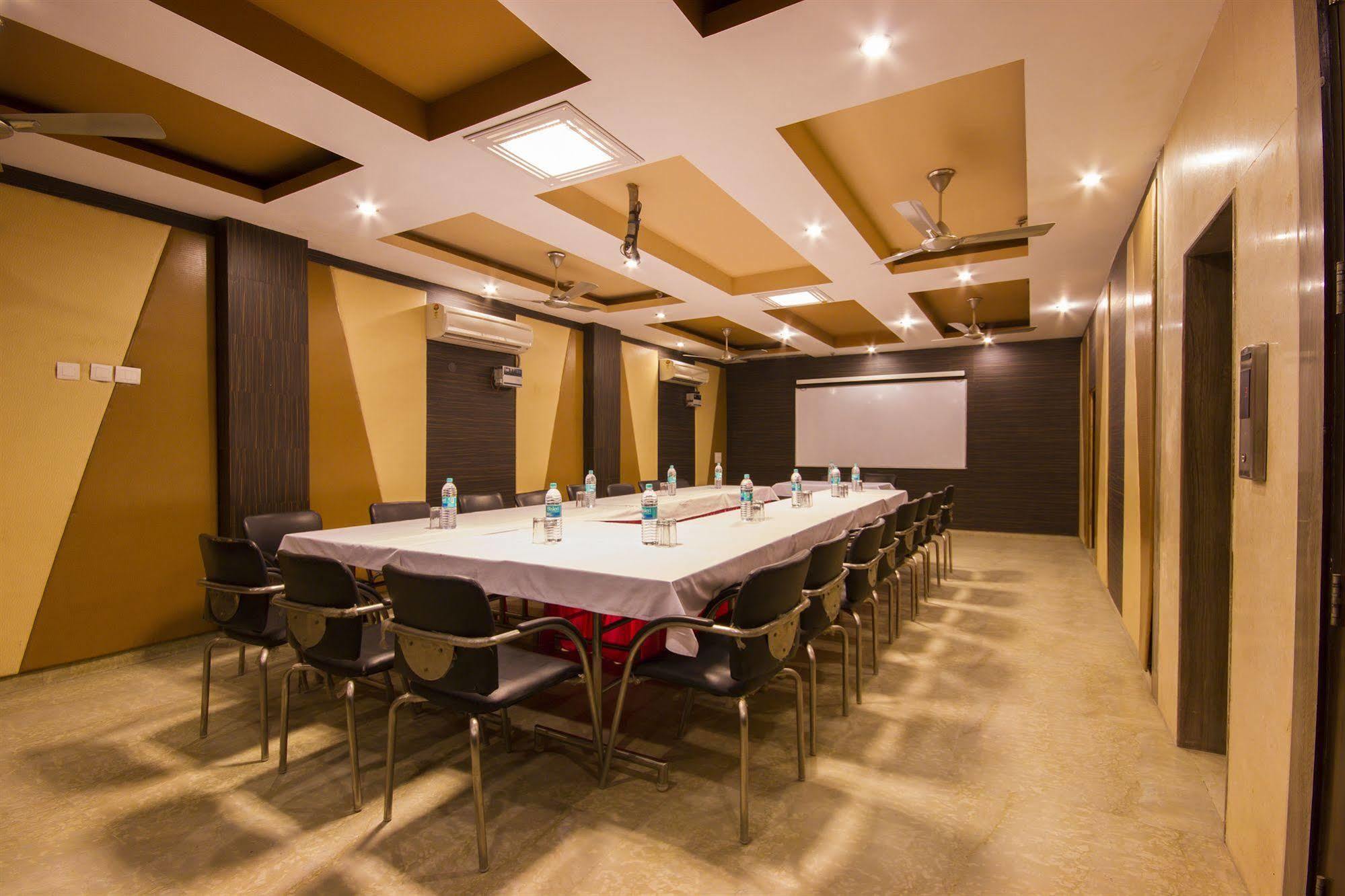 Hotel Sunstar Heights Delhi  Exterior photo