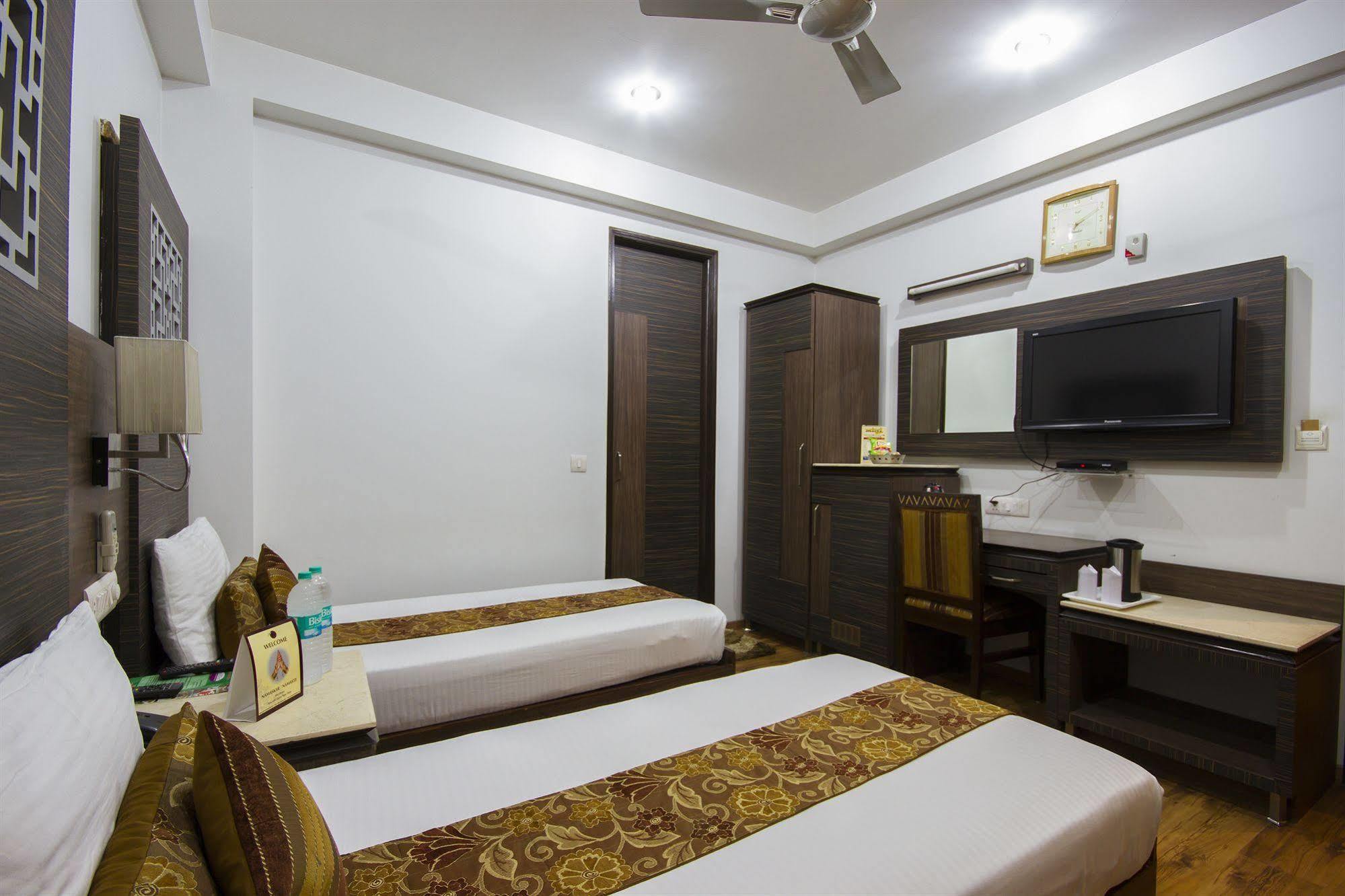 Hotel Sunstar Heights Delhi  Exterior photo