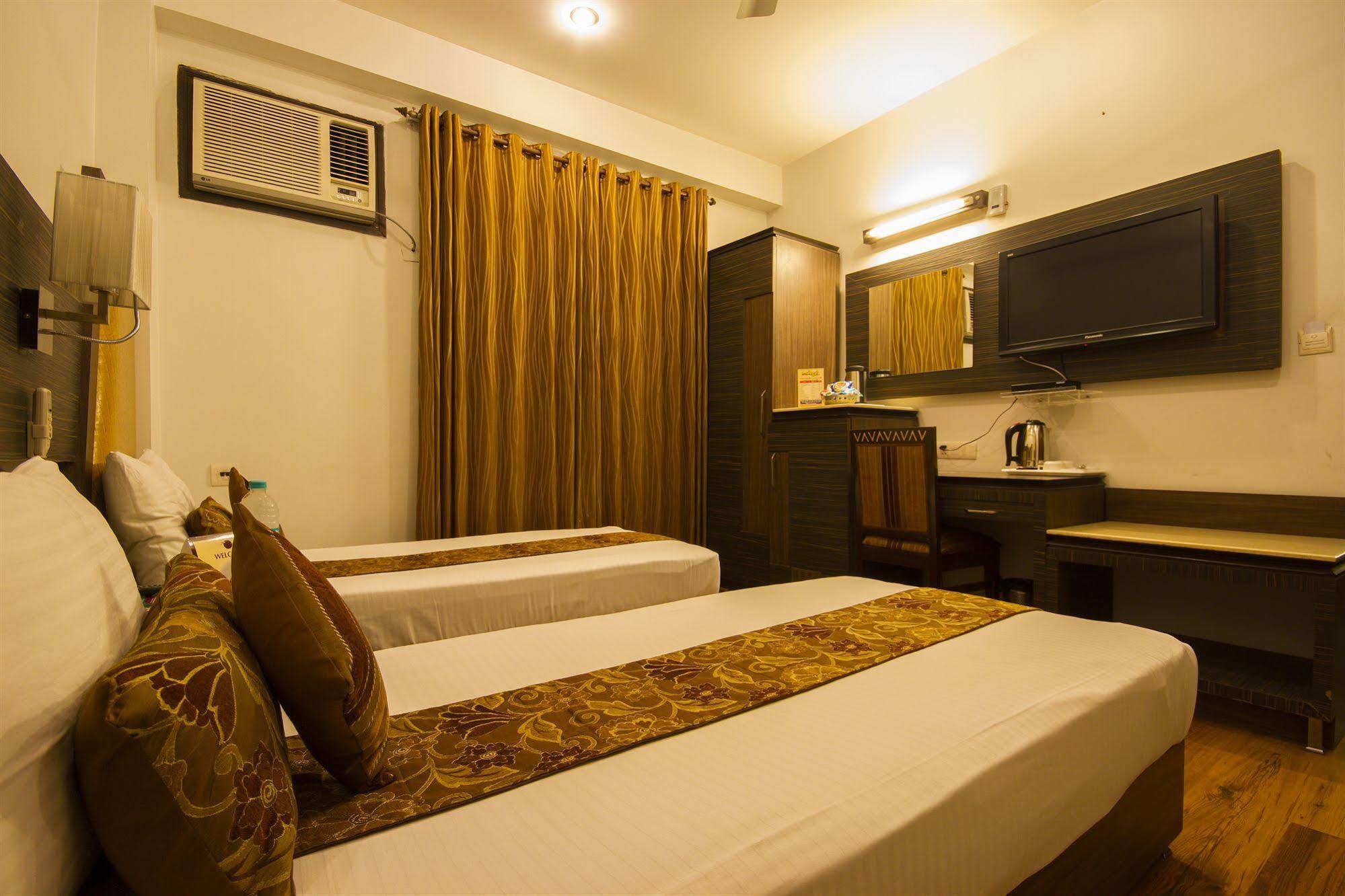 Hotel Sunstar Heights Delhi  Exterior photo