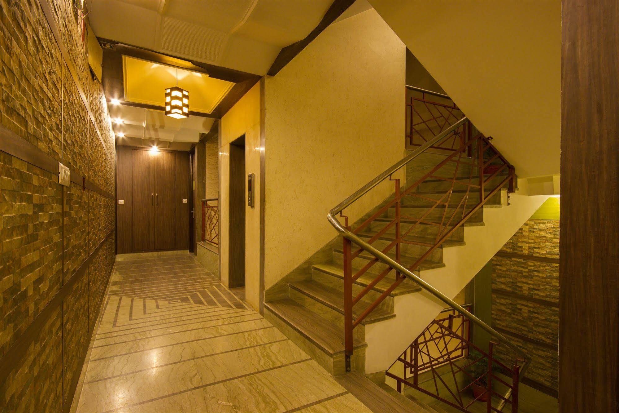 Hotel Sunstar Heights Delhi  Exterior photo